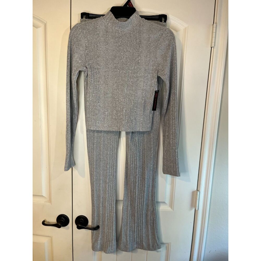 NWT No Boundaries Women's Mock Neck Ribbed Top & Pants SetSmall Heather Grey